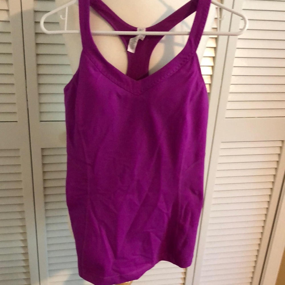 Under Armour tank top removal pads